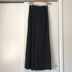 Forever 21 Long Woven Black Pant